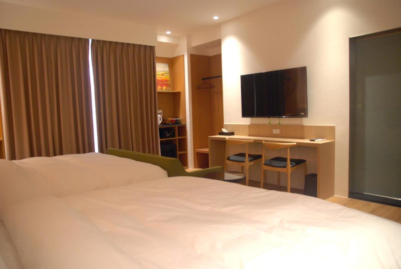Hotel 鹹菜巷8號 Tainan Zewnętrze zdjęcie